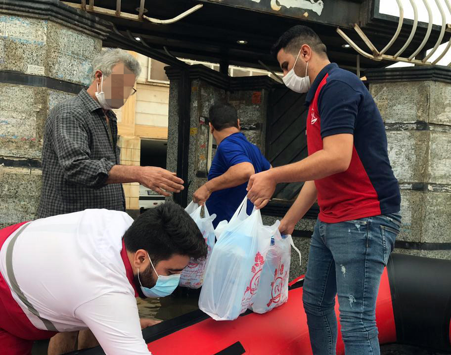 کمک رسانی به هموطنان توسط نمایندگی منطقه 16 شرکت فروشگاه های افق کوروش 